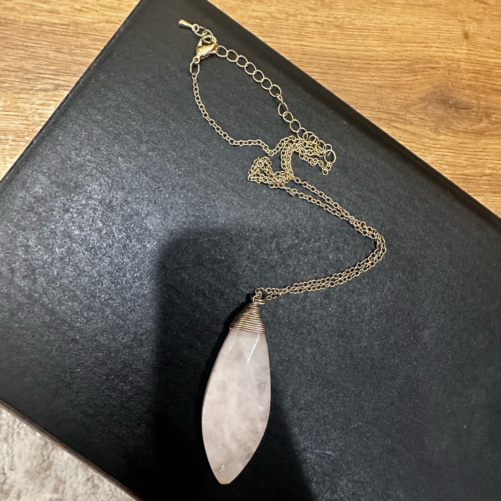 Chic Gold and Pink Teardrop Necklace